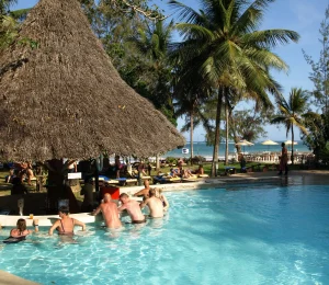 Swim up bar scaled (1)
