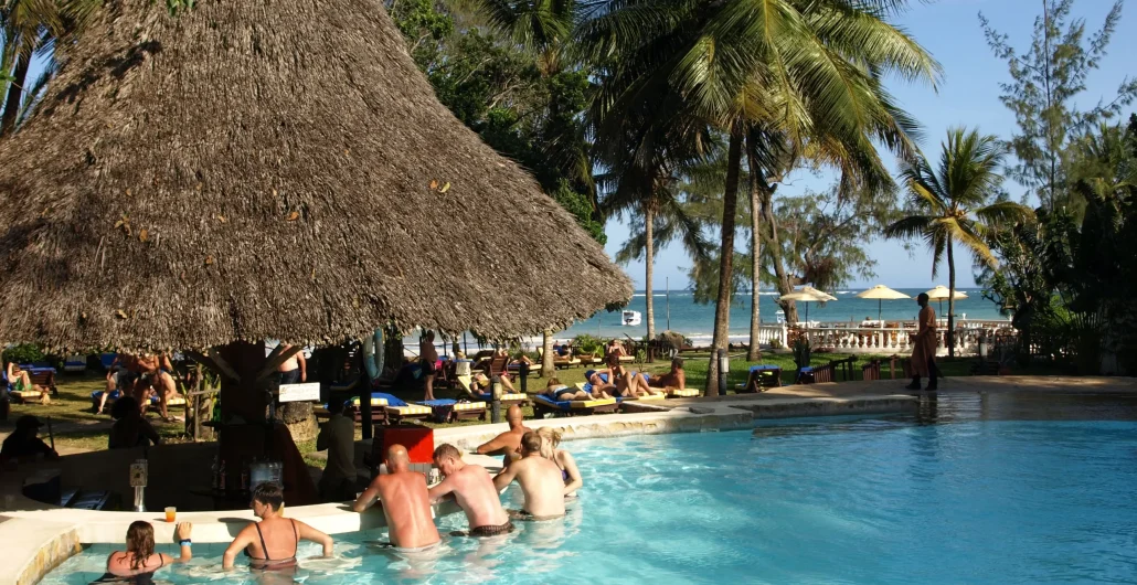 Swim up bar scaled